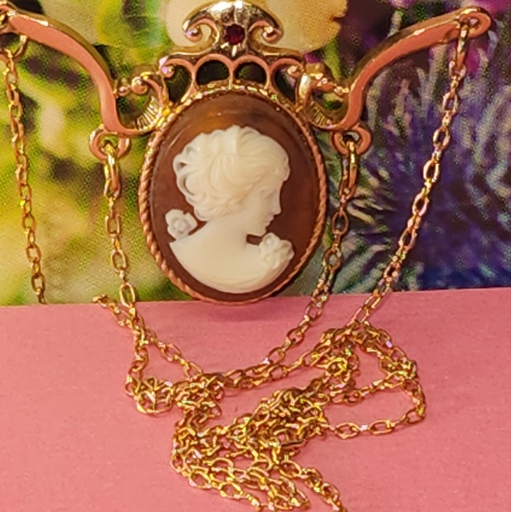 #1847, VTG 1960's CAMEO signed SC NECKLACES, GOLD PLATED, GARNET STONE. 8"IN